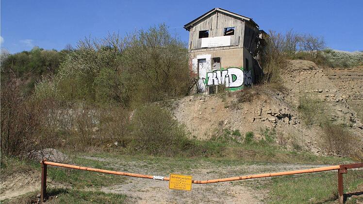 Die Arbeiten im Steinbruch an der A3 dürfen fortgesetzt werden.  Foto: G. Bauer