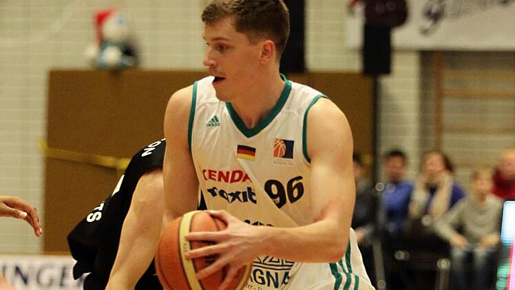 An diesem Wochenende kann sich das große Talent Andreas Obst auf seine Einsätze im Baunacher Trikot konzentrieren, die Brose Baskets Bamberg haben spielfrei. Foto: sportpress
