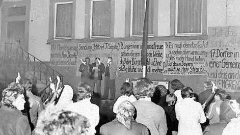 Eine der vielen Mahnwachen am Jahrestag des Polizeiüberfalls
