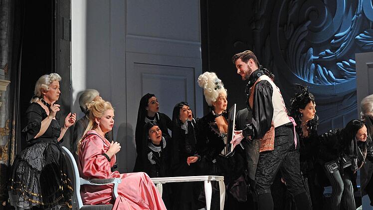 Anno 2016:_ "Rosenkavalier" am Landestheater Coburg  in der Inszenierung von Jakob Peters-Messer.Foto: Andrea Kremper