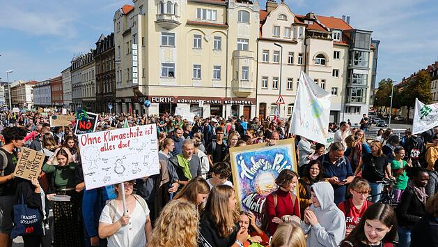 Am 20. September 2019 haben in &uuml;ber 30 fr&auml;nkischen St&auml;dten Menschen f&uuml;r Klimaschutz - wie hier in Bamberg. Foto: Matthias Hoch