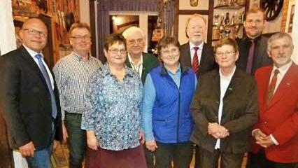 Die CSU ehrte langjährige Mitglieder (von links): Marcus Werner, Johann Förtsch, Monika Rössner, Otto Jahrsdörfer, Renate Schubert-Eisenhardt, Hans Michelbach, Gisela Tranziska, Martin Mittag, Bruno Tranziska. Foto: Lothar Weidnr