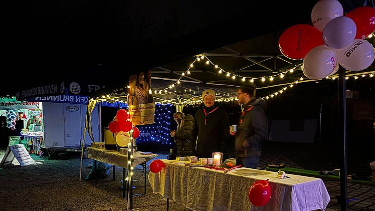 Weihnachtlich geschmückte Traktoren: "Ein Funken Hoffnung für alle" Lichterfahrt