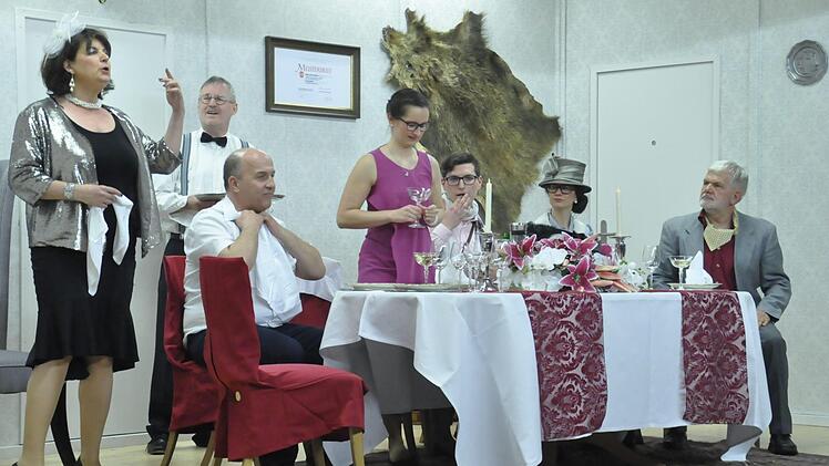 Sie schafften etwas, worüber manche Theatergruppe neidisch werden könnte: Sie begeisterten zwei Stunden lang ihr Publikum auf höchstem Niveau.  Foto: Peter Klopf