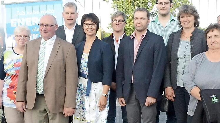 Herzlicher Empfang für MdEP Ulrike Müller (6.von links) beim Bauerntag in Burggrub durch den Vorstand des BBV-Kreisverbands Kronach und Bürgermeister Rainer Detsch (links). Mit im Bild BBV-Kreisobmann und stellvertretender Bezirkspräsident des BBV Oberfranken, Erwin Schwarz (4.v.l.), und Kreisbäuerin Rosa Zehnter (5.von rechts) Foto: Karl-Heinz Hofmann