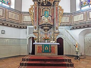 Auch der Altarraum der Johanneskirche soll einer umfangreichen Renovierung unterzogen werden. Nicht alles findet jedoch die Zustimmung der Kirchengemeinde. Foto: KlausGgagel