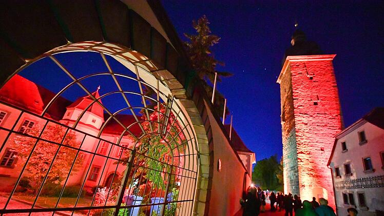 Vorbei am Finanzamt zum Hexenturm: Zeils historische Gebäude wurden in ein neues Licht gerückt.