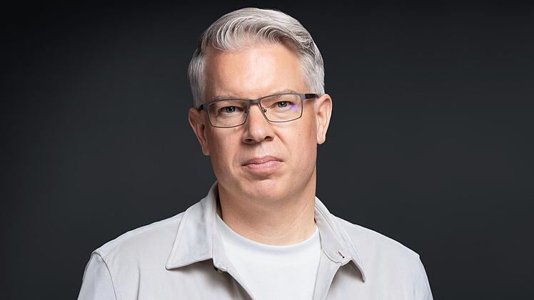 Er geh&ouml;rte zur Urbesetzung und kehrte in der letzten Staffel als festes Mitglied zu "Die H&ouml;hle der L&ouml;wen" zur&uuml;ck: Frank Thelen.