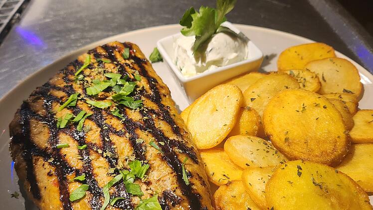 Im Restaurant Costas Navarino erwarten dich vielf&auml;ltige griechische K&ouml;stlichkeiten.