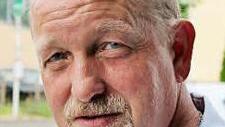 Roland Hirt: "Ich bin eigentlich kein bewusster Preisgucker. Wenn mein Auto leer ist, dann tanke ich es eben voll. Ich bin keiner, der dann mal nur für 20 Euro tankt. Allerdings fahre ich auch nicht ganz so viel, nur etwa 10 000 Kilometer im Jahr", meint Hirt. "Mir wäre es lieber wenn die Heizkosten billiger wären, das geht mehr ins Geld."