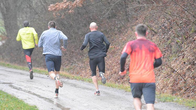 Schnappschüsse vom Fuschter Silvesterlauf.