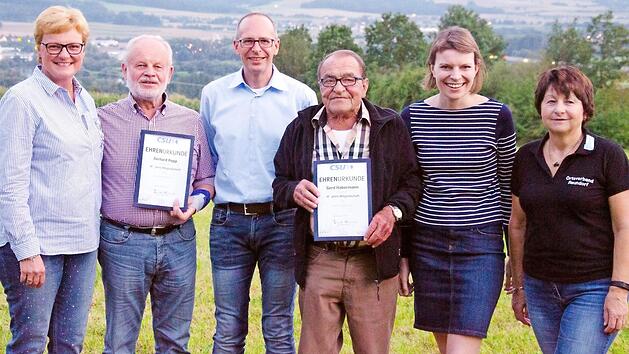Ehrung für 40-jährige Mitgliedschaft in der CSU mit (von links): Europaabgeordnete Monika Hohlmeier, Gerhard Popp, CSU-Kreisvorsitzender Christian Meißner, Gerd Habermann, Bundestagsabgeordnete Emmi Zeulner und die Reundorfer CSU-Ortsverbandsvorsitzende Edith Güthlein Foto: Aklfred Thieret