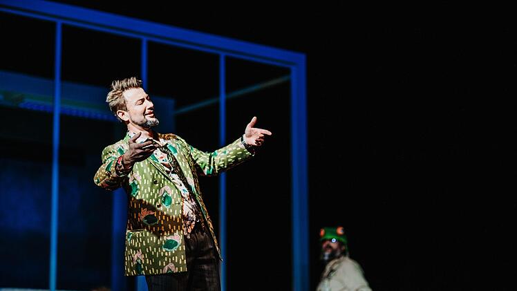 Turbulent und bunt: Szene aus der Coburger Neuinszenierung der Strauß-Operette "Die Fledermaus" am LandestheaterFoto: Sebastian Buff