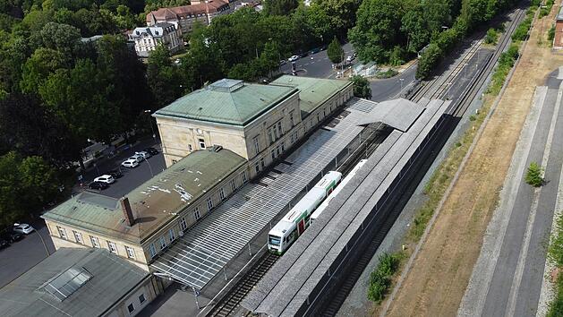 Die Verkaufspläne der DB für das Bad Kissinger Bahnhofsgebäude hat in der Stadt für viel Kritik gesorgt. Foto: Wolfgang Dünnebier