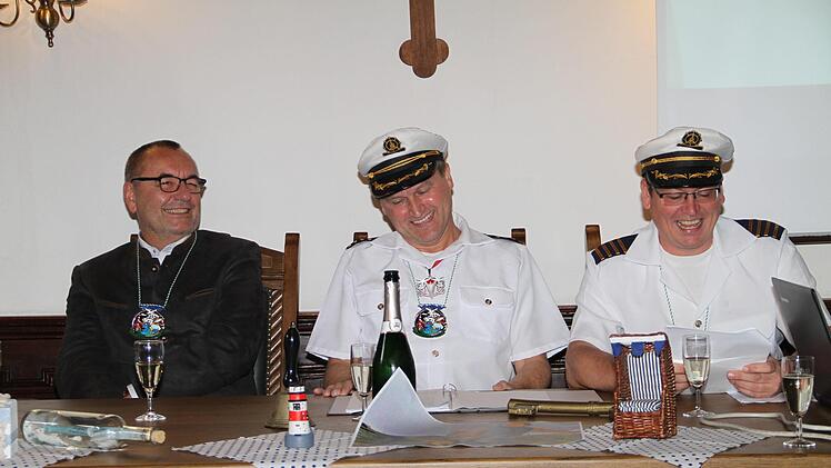 Bürgermeister Jürgen Kohmann (von links) überließ für eine Stunde das Zepter im Rathaus seinen beiden Stellvertretern vom SKK, den Ersten Präsidenten  Matthias Graß und den Zweiten Präsidenten Michael Hess.  Gerda Völk