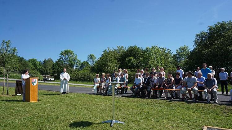 Segnung des Naturlehrpfades mit Pastoralreferent Stephan Tengler. Foto: Marion Eckert