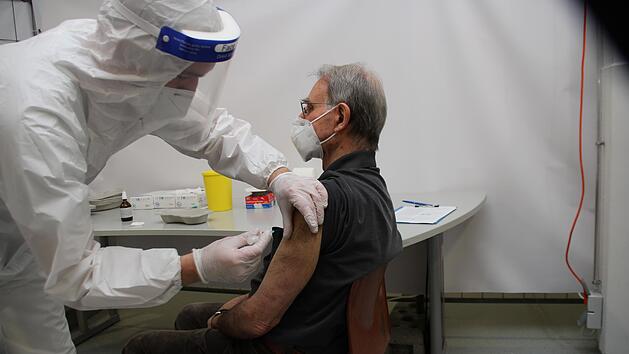 Die Fallzahlen in Kulmbach bleiben trotz einer leichten  Entspannung hoch. Symbolbild: Archiv/J&uuml;rgen G&auml;rtner