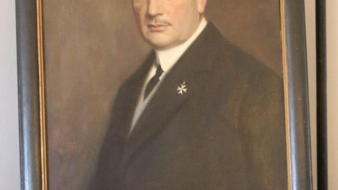 Nur fürs Zeitungsfoto aus dem Depot geholt: Das Porträt von Walter von Pannwitz. Foto: Katrin Geyer