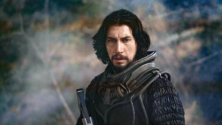 Eigentlich wollte der Astronaut Mill (Adam Driver) die Raumfahrtmission nur antreten, um Geld für die Therapie seiner kranken Tochter zu verdienen. Kann er sie jetzt noch retten?